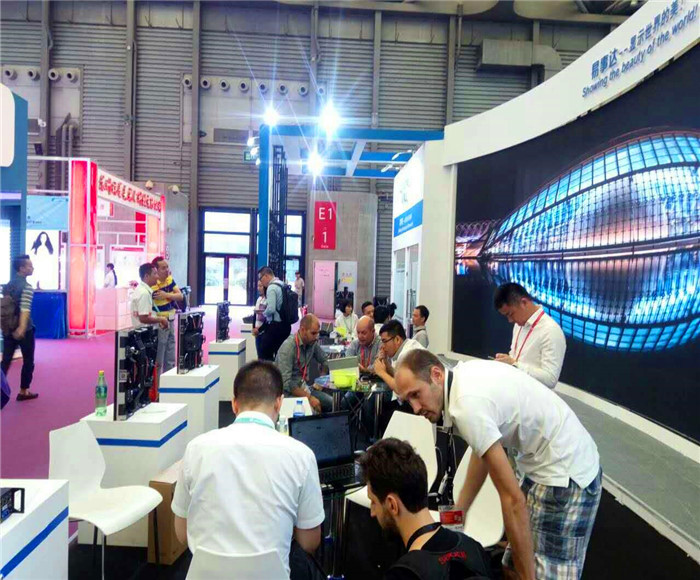 【展會聚焦】別的展位都在努力招攬客戶，易事達(dá)展位卻把客戶往外“趕”，為什么？