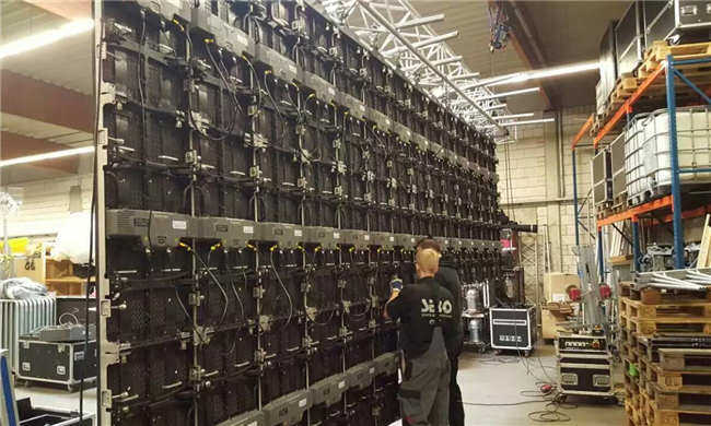 戶外led顯示屏租賃|舞臺租賃怎么選？-易事達電子