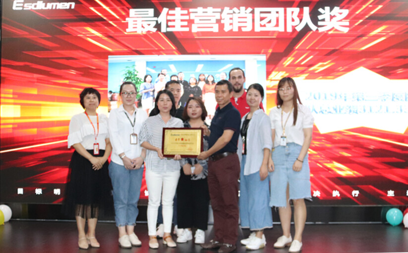 熱烈祝賀易事達(dá)營(yíng)銷(xiāo)中心第三季度頒獎(jiǎng)大會(huì)圓滿(mǎn)落幕